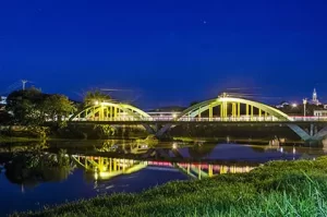 Ponte sobre o rio Paraíba do Sul em Cachoeira Paulista